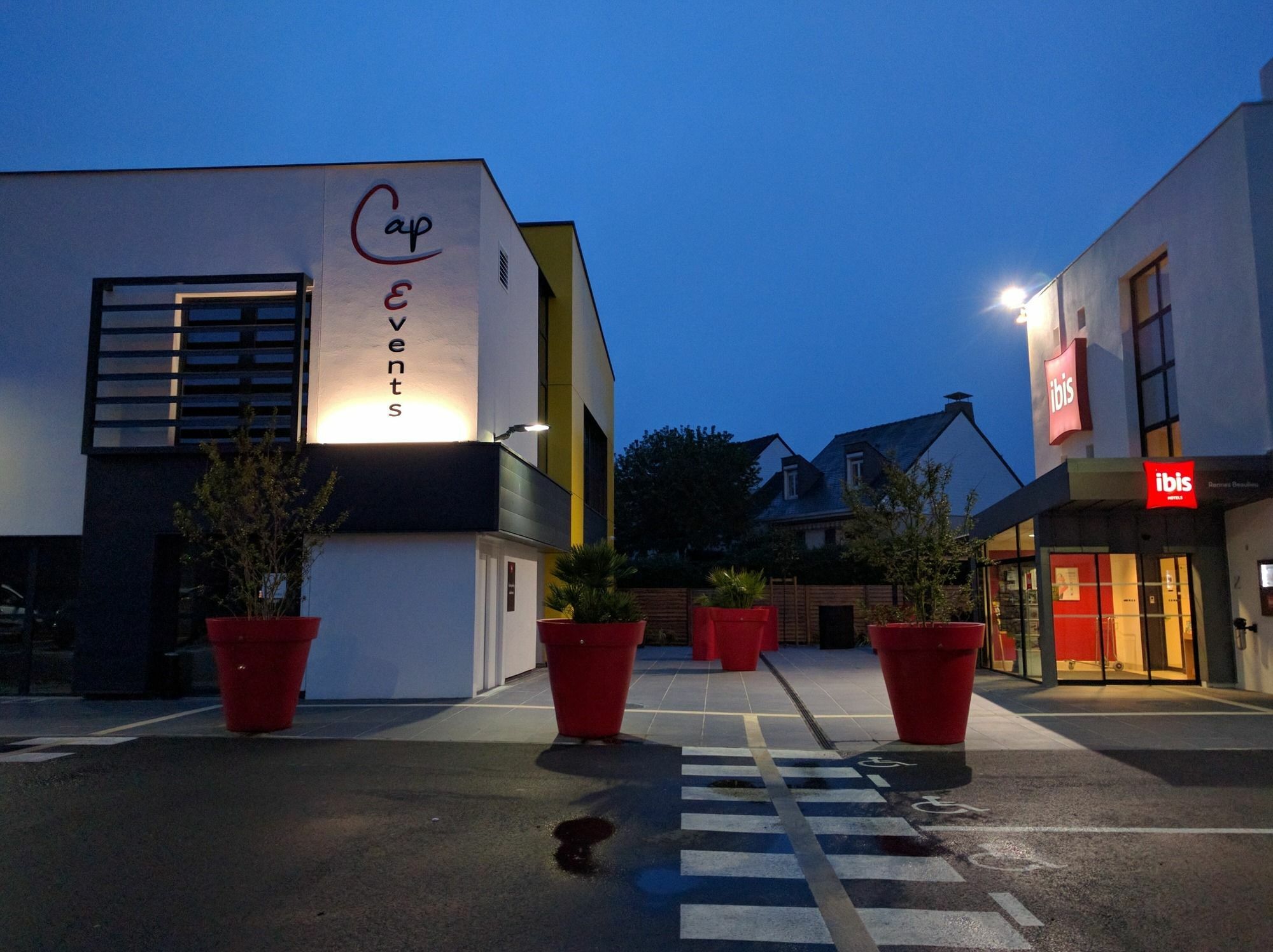 ホテル Ibis Rennes Beaulieu セッソン・セヴィニエ エクステリア 写真